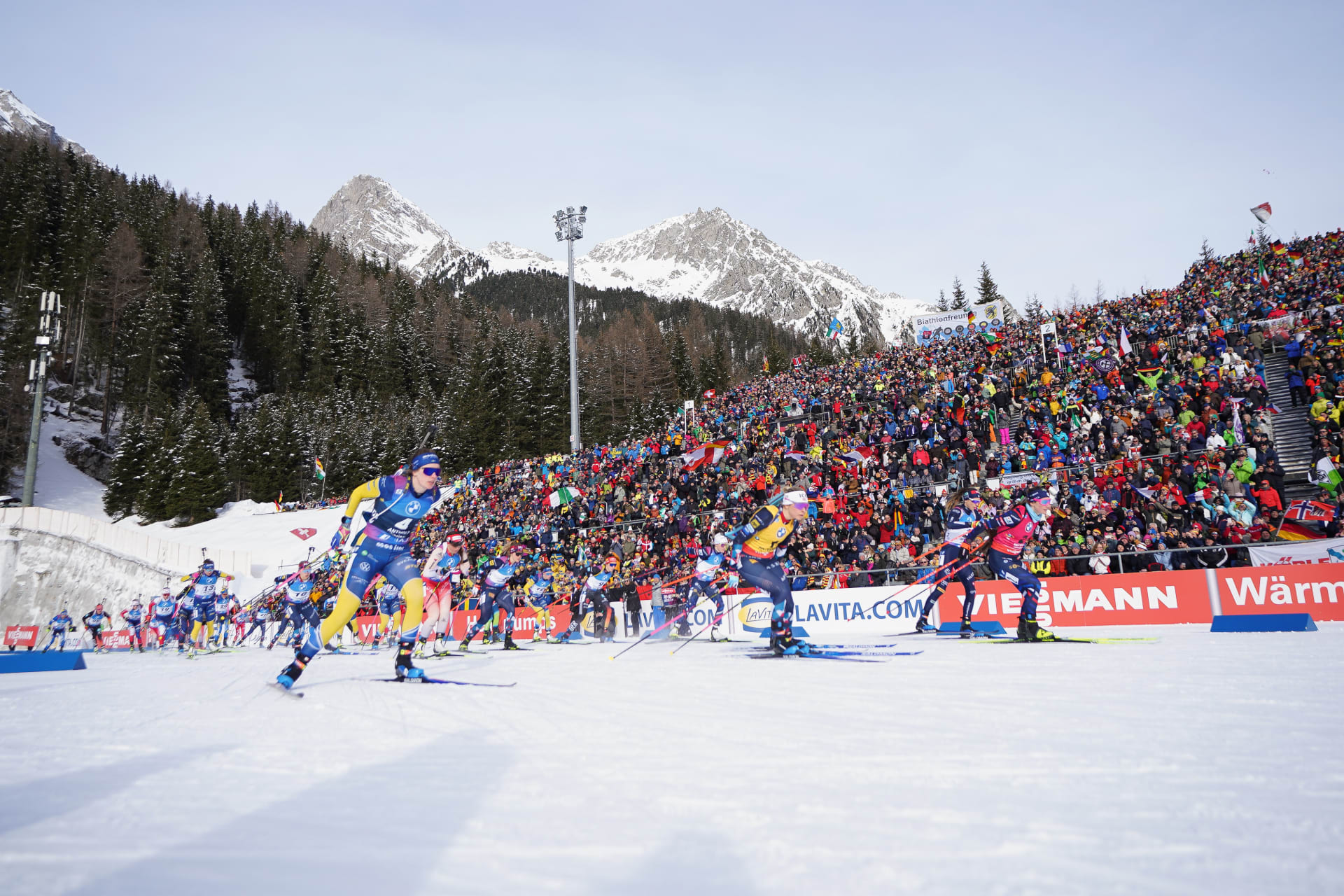 Simon Dominates in Antholz Mass Start Win
